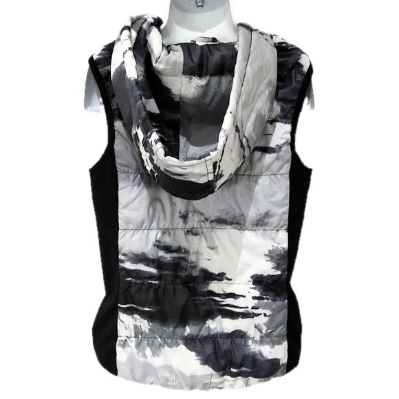 Zella Girl Hooded Lightweight Puffer Vest - Size Medium 8/10 - Picture 2 of 3